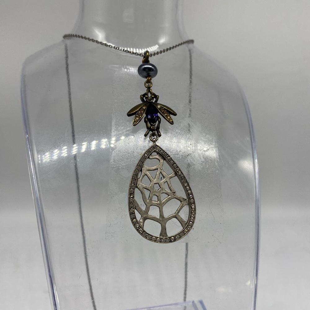 YOSCA SILVER TONE CRYSTAL SURROUND COBWEB/BEE DROP NECKLACE